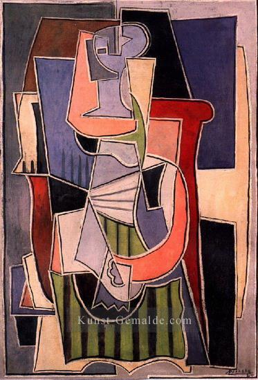 Frau sitzen dans un fauteuil 1922 kubist Pablo Picasso Ölgemälde